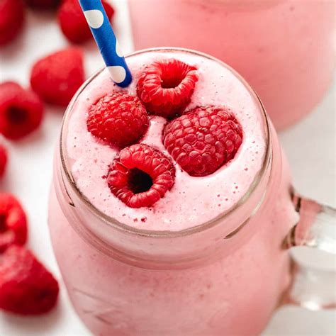 Mouthwatering Raspberry Almond Smoothie
